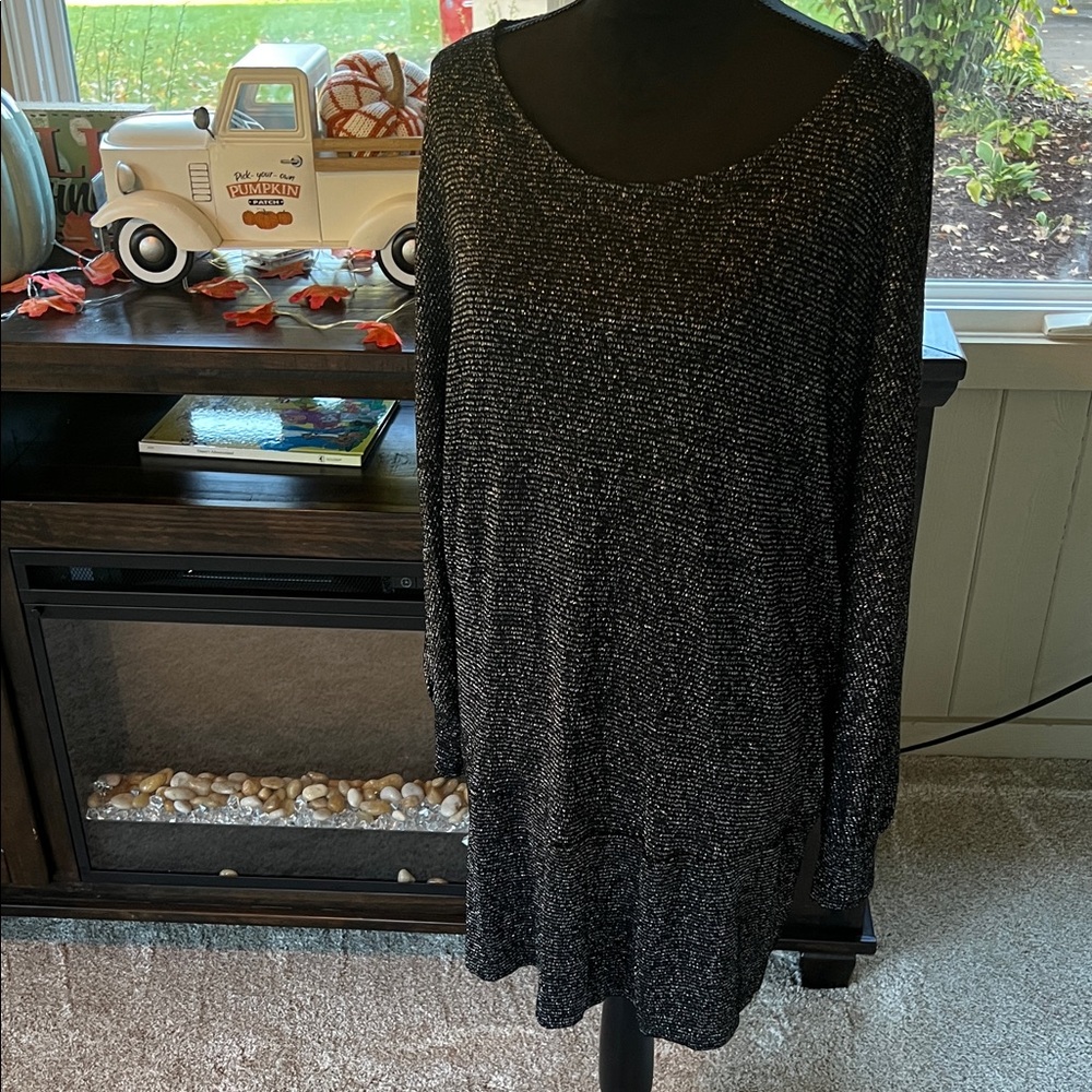 VENUS Black and Gray Long Sleeve Dress